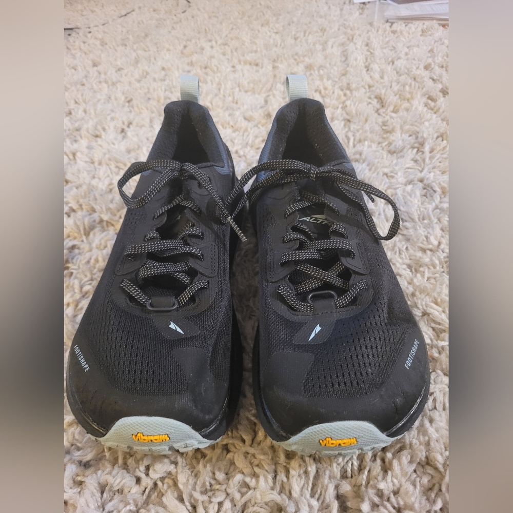 Altra Zero Drop Olympus 4 Women's Size 9.5 Athletic Running Shoes Brand New